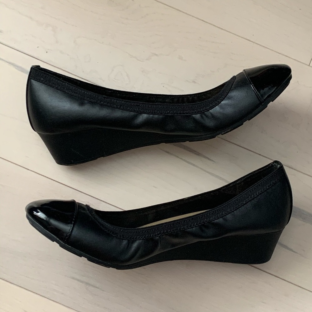Never Worn Dexflex Comfort Shoes - Size 8.5